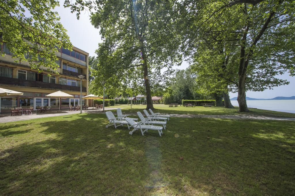 Familia Hotel Balatonboglar Exterior photo